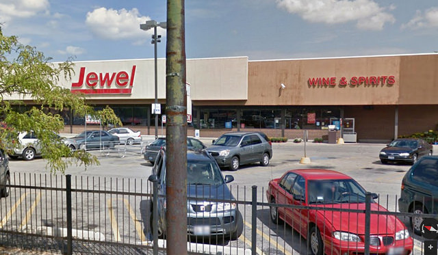 There appear to be security cameras on this light pole at Jewel next to the crash site. Image: Google Street View