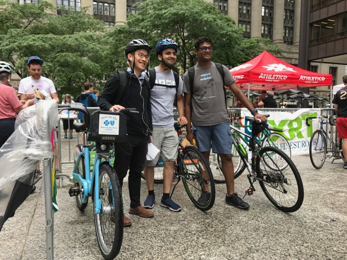 Despite the rain, plenty of commuters showed up for a free breakfast, speeches, and schwag from local bike organizations and companies. Photo: John Greenfield
