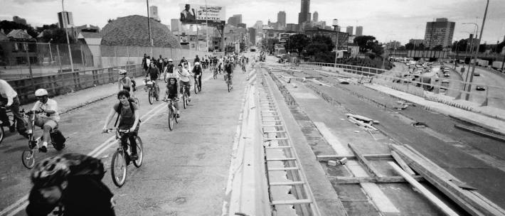 The first monthly Chicago Critical Mass ride crosses the Kennedy on Milwaukee Avenue. Photo: James Warden