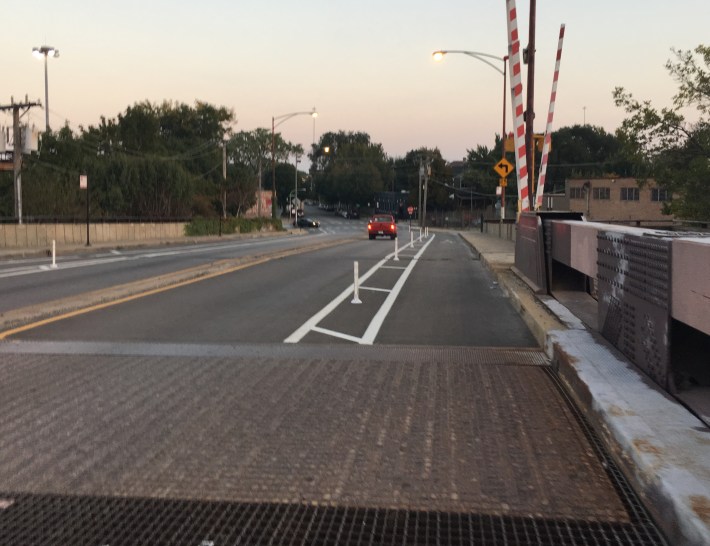 Unfortunately, the proect to install protected bike lanes on Loomis near the Chicago River didn't include non-slip bridge plates. Photo: Steven Vance