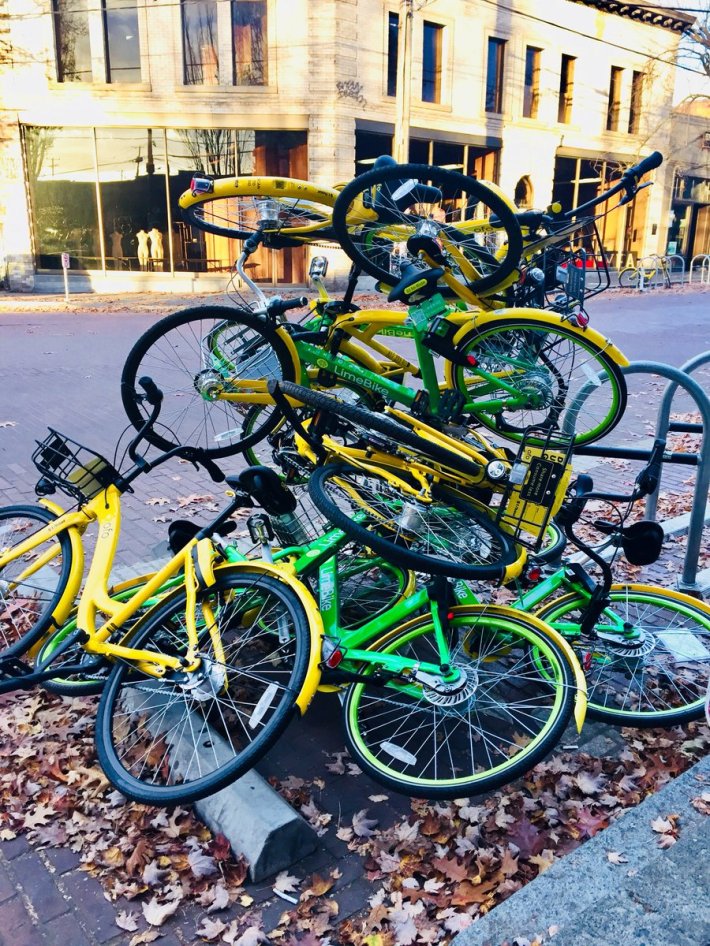 Some creative wiseacres built this tower of LimeBike and Ofo cycles in Seattle's Ballard neighborhood. Photo: Dockless Bike Fail
