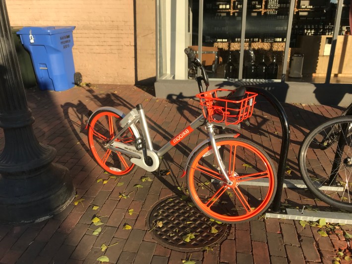 The dockless bikes generally seemed more rickety than Divvy cycles, and I encountered a few broken ones. Photo: John Greenfield