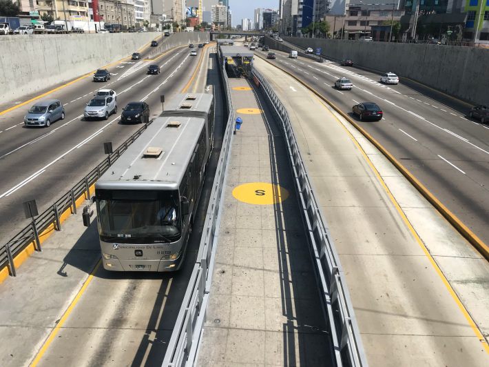Lima's El Metropolitano bus rapid transit line. Photo: John Greenfield