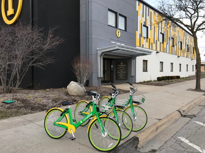 LimeBikes by the Rockford Rescue Mission homeless shelter. Photo: John Greenfield