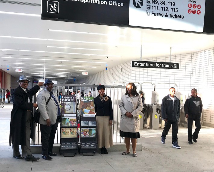 Jehovah's Witnesses inside the 95th/Dan Ryan station. Photo: John Greenfield