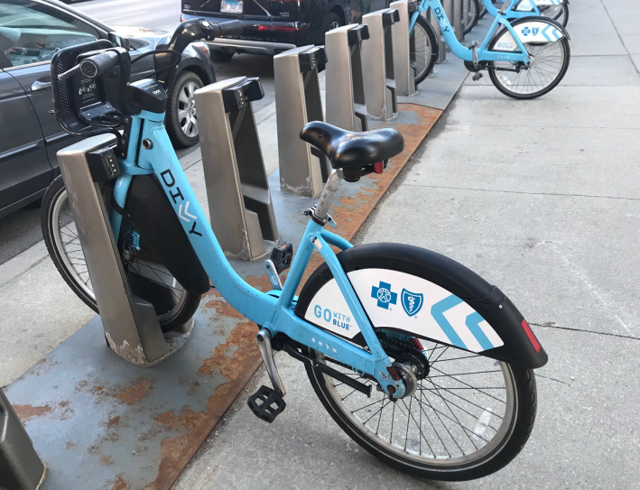 A Divvy bike with a new fender prototype. Photo: John Greenfield