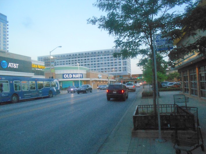 A Pace bus on Harlem Avenue. Photo: Igor Studenkov