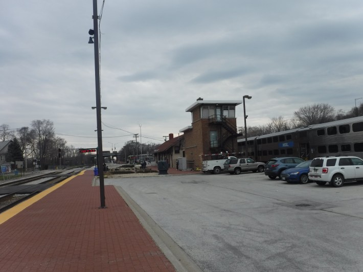 Blue Island Station's Rock Island Line main line branch platforms (left) and Beverly/Suburban branch platforms (right.) Photo: Igor Studenkov