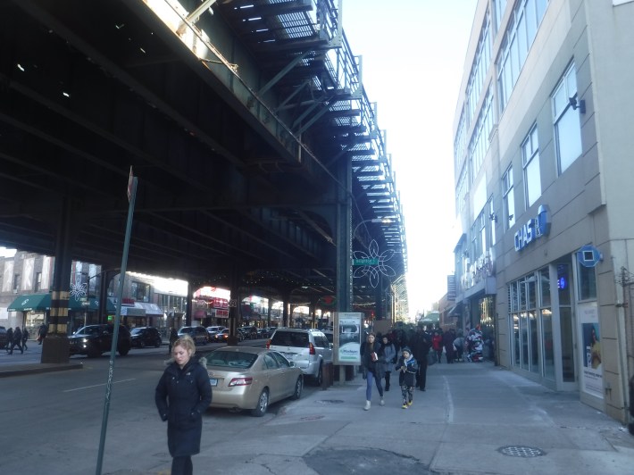 Tracks used by the Q service line in Brighton Beach. Photo: Igor Studenkov