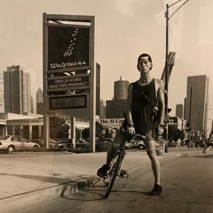 A messenger stands by a thermometer reading 107 F during the 1993 heatwave that killed 739 residents. Photo: Dean La Prairie