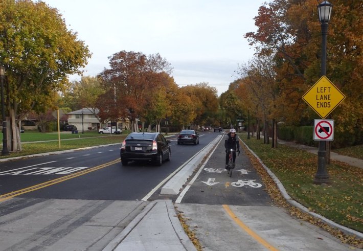 The two-way protected bike lane on Sheridan Road in Evanston. Photo: City of Evanston