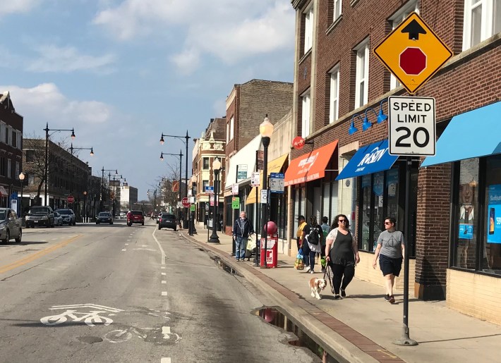 Narrow sidewalks on Clark Street in Andersonville make social distancing challenging. Photo: John Greeenfield