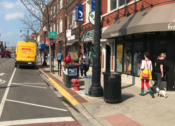Sidewalks on Clark Street in Andersonville are too narrow for social distancing, but the parking lanes are nearly empty. We could temporarily widen the pedestrian space by fencing off one of the parking lanes. Photo: John Greenfield
