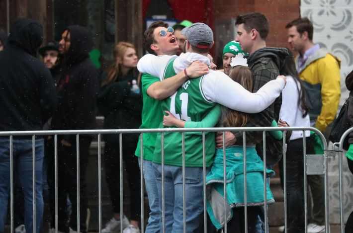 Don't pay attention to the foolish people partying during a pandemic; note the use of portable fencing to create extra pedestrian space. Photo: Chris Sweda / Chicago Tribune