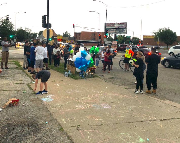 Mourners left messages and images on the sidewalk in chalk. Photo: Mia Park