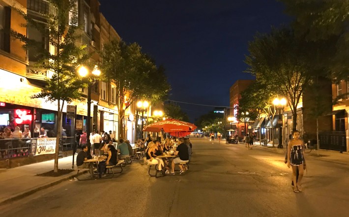 At 9:30 on Saturday night, not many Taylor Street businesses had tables out. Photo: John Greenfield