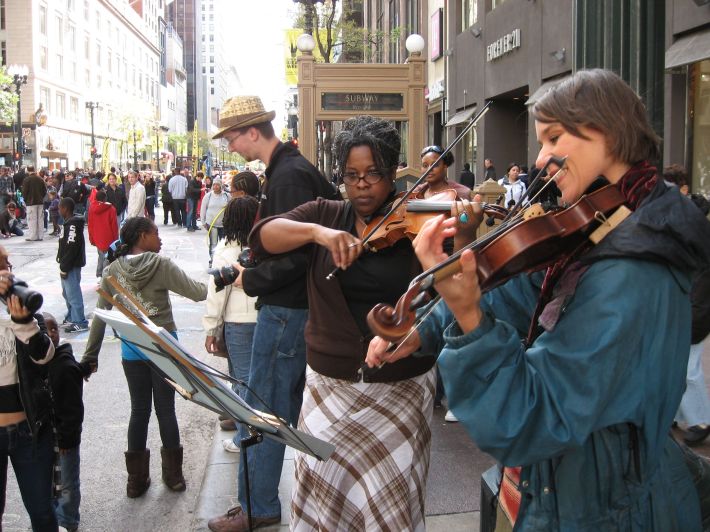 Open Streets on State in 2011. Photo: Chicago Loop Alliance