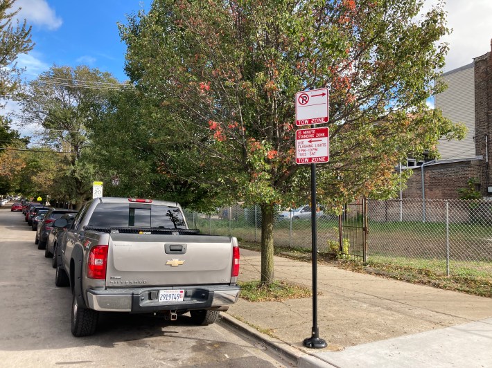 15-minute parking zone on Thome Avenue. Photo: John Greenfield