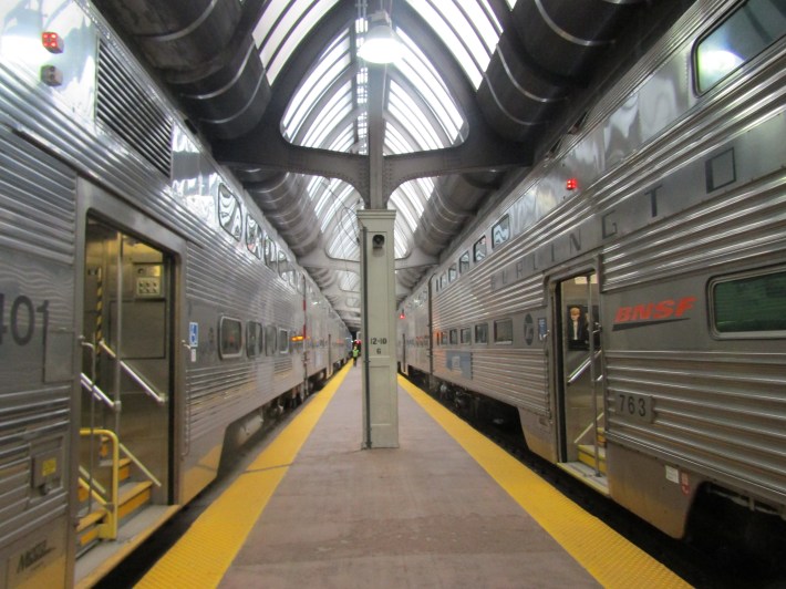 Heritage Corridor (the smallest-ridership Metra line) and BNSF (the highest-ridership line) at Union Station. Photo: Igor Studenkov
