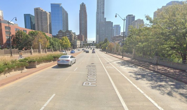 One of the scary "floating" bike lanes on Roosevelt Road. Image: Google Maps