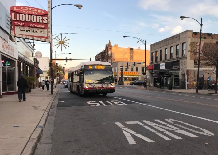 A #66 Chicago Avenue bus uses the new bus lane near Ashland Avenue in November 2020. Photo: John Greenfield