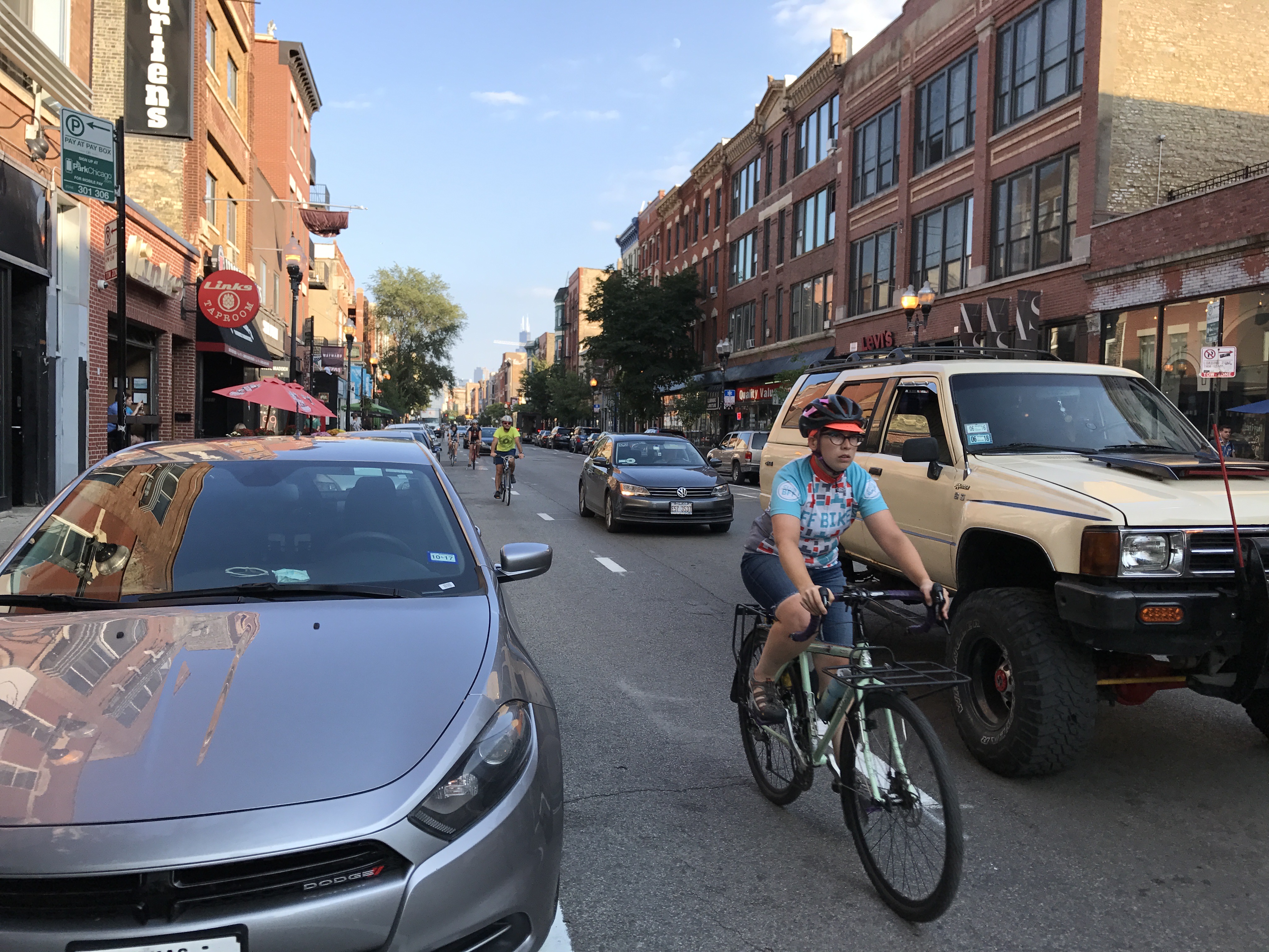 Minimum parking, maximum rent: Let's cut tenants a break by ending parking  minimums - Streetsblog Chicago