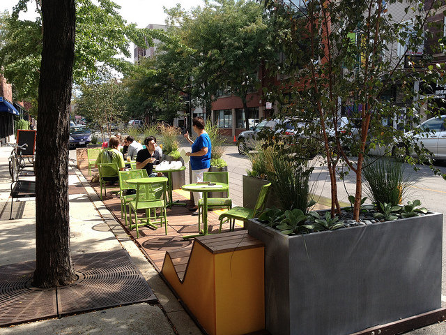 Cafe seating for Heritage Bicycles and Coffee in the parking lane of Lincoln Avenue in Lakeview. Photo: dSPACE Studio