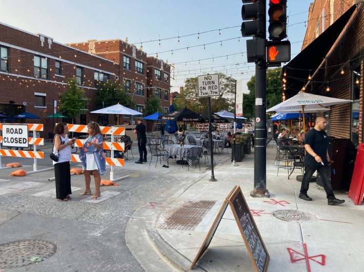 The blocks of Oliphant Avenue at Northwest Highway were pedestrianized for outdoor dining last summer. Photo: John Greenfield