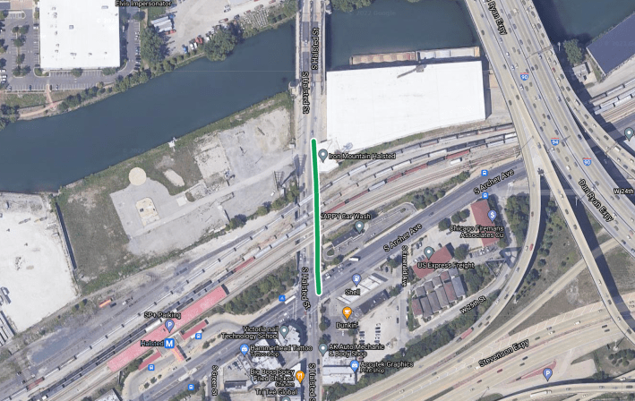 The northbound cycling route on the east sidewalk of Halsted. The Amazon site is the land at the southwest corner of the Halsted bridge. Image: Google Maps