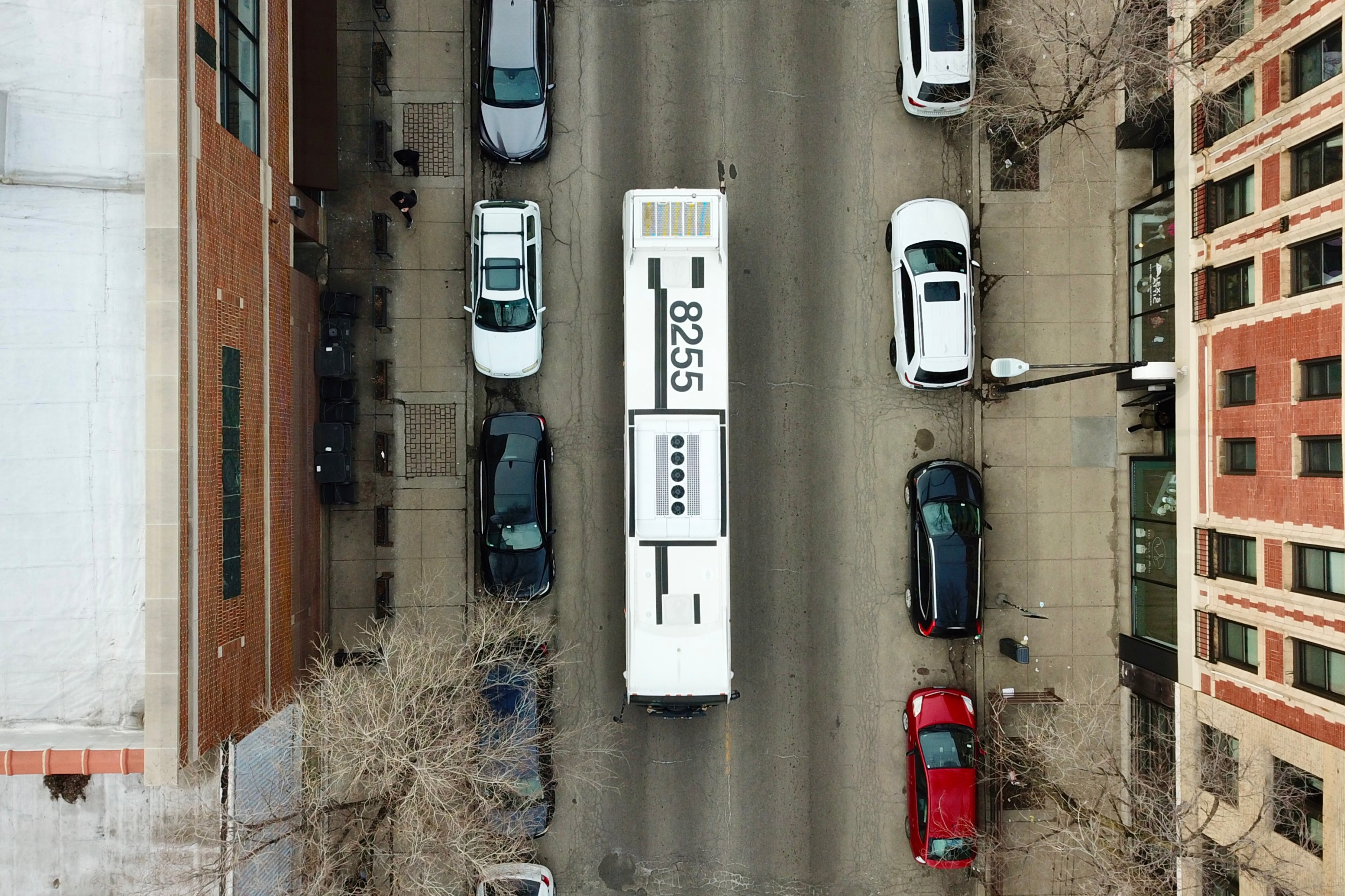 A bus on Milwaukee Avenue seen from the sky