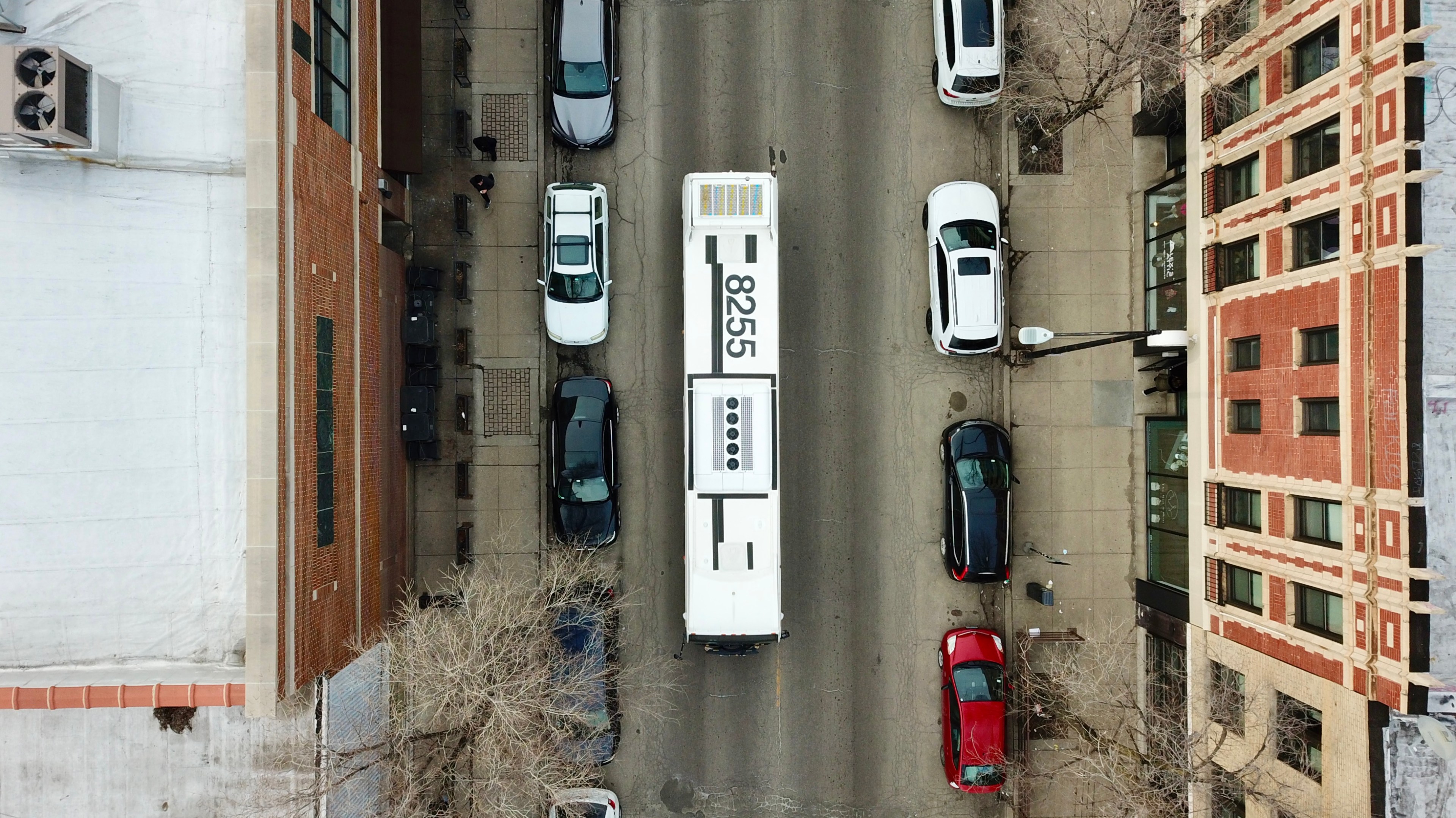 A bus on Milwaukee Avenue seen from the sky
