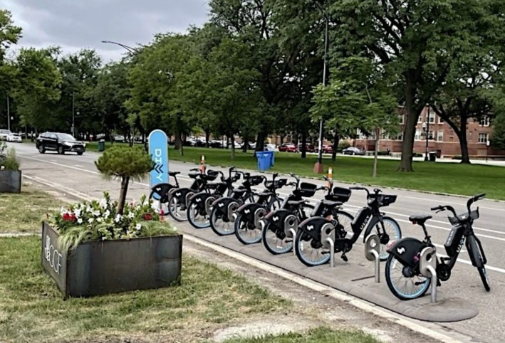 A Divvy E-station, intended solely for parking electric Divvy cycles, in North Lawndale. Photo: Steven Vance