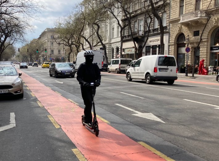 A "scooter ninja" in a painted bike lane on a Michigan Avenue-like shopping street in Budapest. Photo: John Greenfield