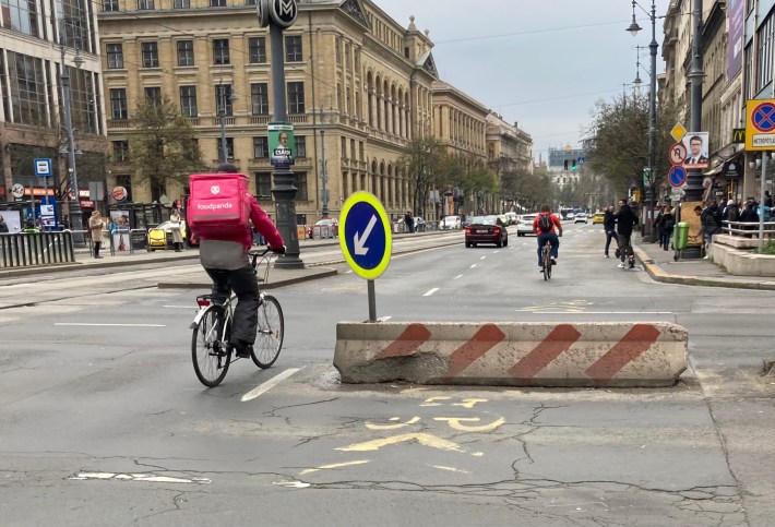 A bikeway in Budapest. Photo: John Greenfield