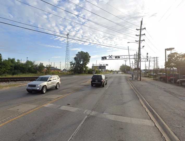 The current at-grade rail crossing at Columbus and Maplewood. Image: Google Maps