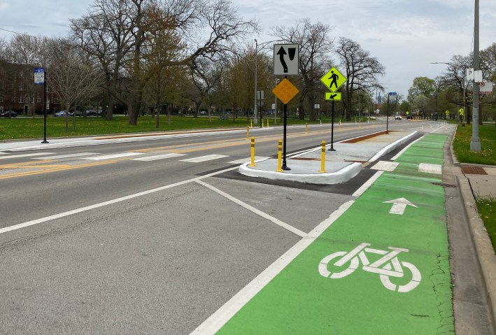 In Columbus Park in Austin, CDOT recently built curbside bike lanes and bus-boarding islands. Photo: John Greenfield