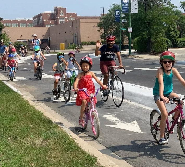 A curb-protected bike lane on Campbell Street (2530 W.) near Roscoe Avenue (3400 N.) in the 47th Ward. Photo: Chicago Family Biking