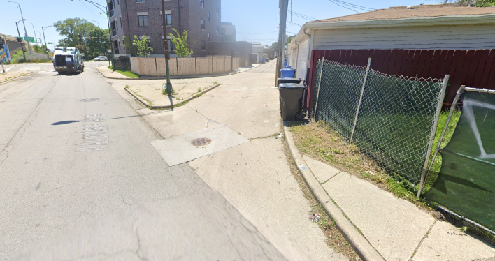 Photo of alley that meets Avondale Avenue