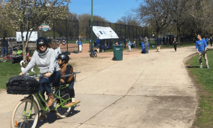 Biking on the Oz Park path. Photo: John Greenfield