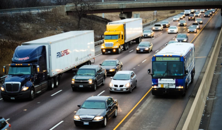 A Pace 855 Michigan Avenue bus rides on the shoulder of I-55. Photo: Pace