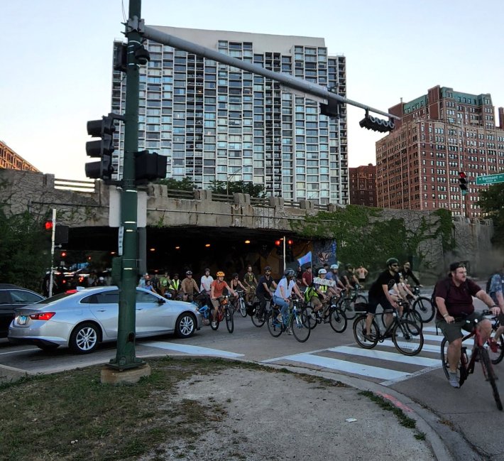 The ride arrives at the Lakefront. Photo: Chicago, Bike Grid Now
