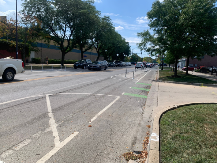 Westbound parking-protected bike lane between Diversey and Elston, looking west. Photo: Sharon Hoyer