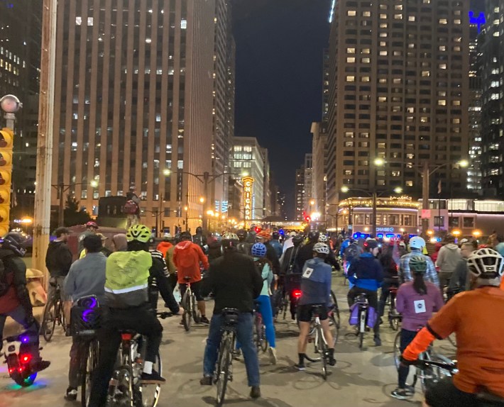 Heading back into the Loop on State Street. Photo: John Greenfield
