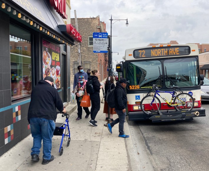 A North Avenue bus at Ashland Avenue. Photo: John Greenfield