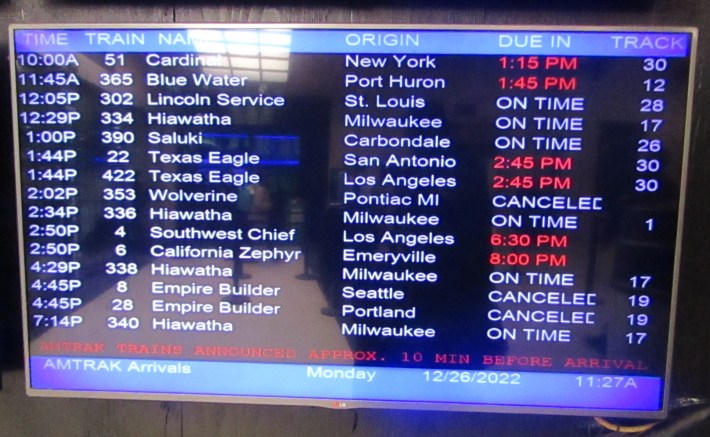 the state of Amtrak train arrivals at the Chicago Union Station on December 26