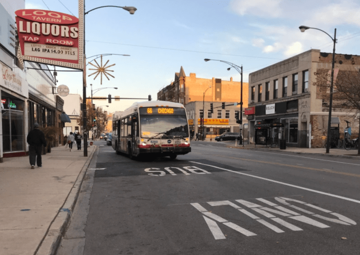 A #66 Chicago Avenue bus uses the temporary bus lanes Ashland Avenue in November 2020. Photo: John Greenfield