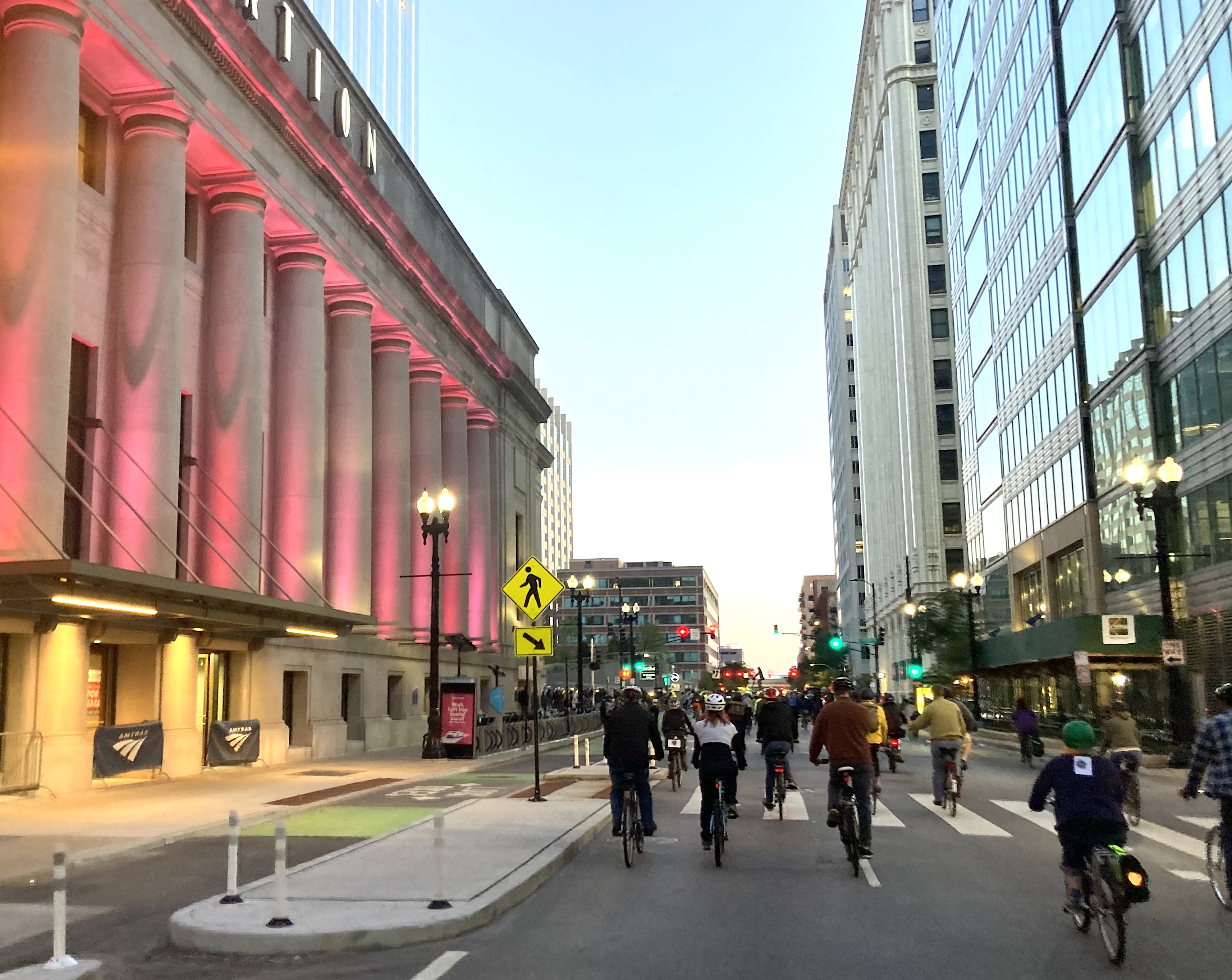 Chicago Union Station concourse overhaul will include expanded bike ...